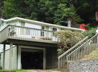 1610 Lake Floyd Cir, Bristol, WV 26426