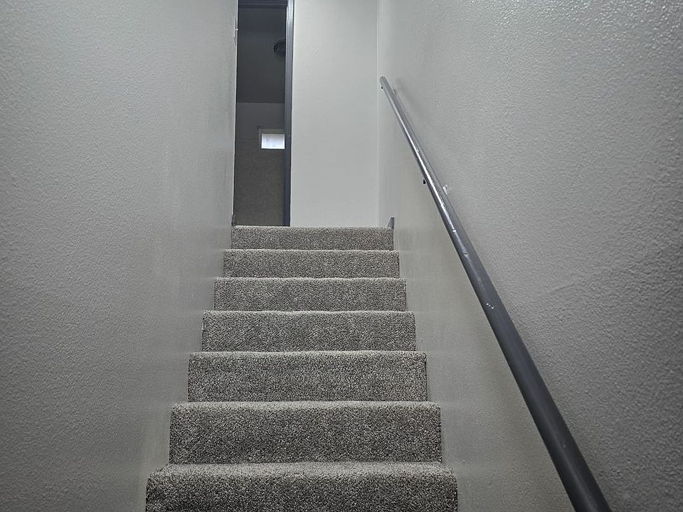 1st image of 330 5th St APT 2