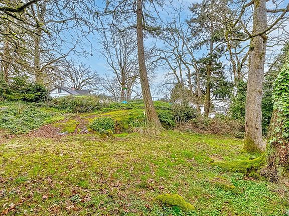 3rd image of 1000 N Burnside Rd W