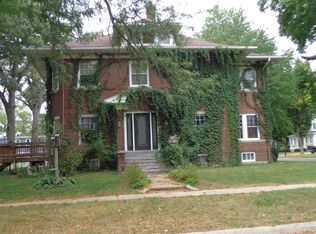 300 4th St SW, Independence, IA 50644