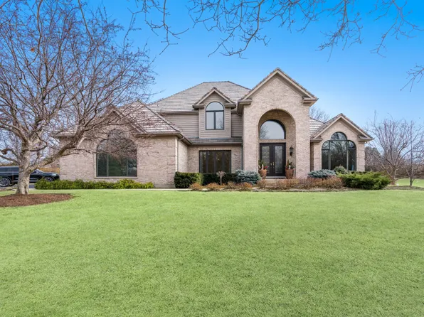 45 Candlewood Dr, North Barrington, IL 60010