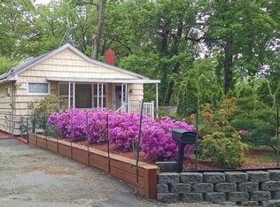 17 Harvard Trl, Hopatcong, NJ 07843