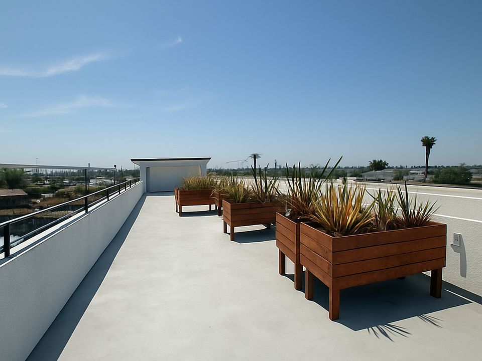 Building Photo 3