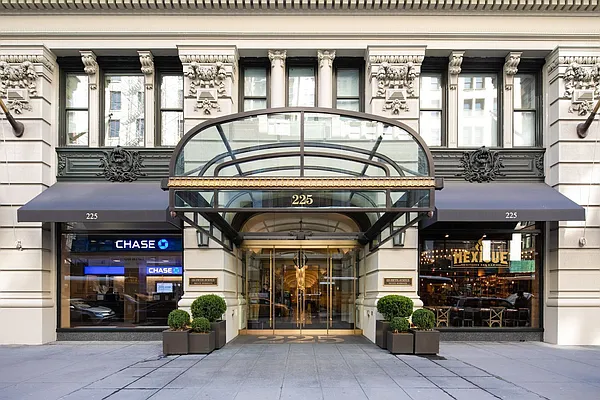 Rented by Compass | media 52