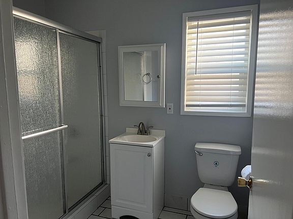 5th image of 600 Robinson St