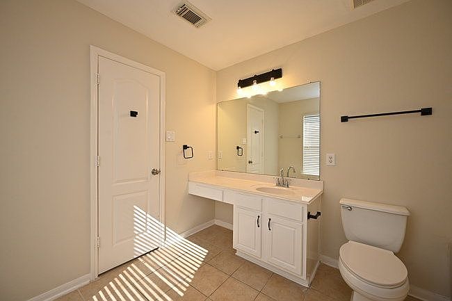 1st image of 9403 Coatsworth Dr