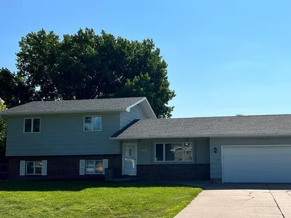 2915 Goldenrod Dr, Grand Island, NE 68801