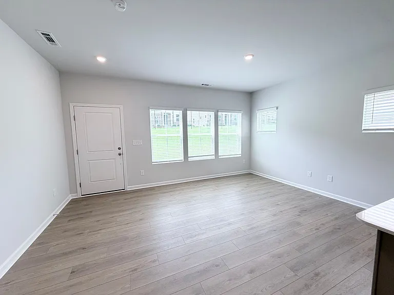 128 Blue Melody Ave — Photo 8