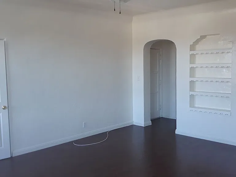 5017 Crenshaw Blvd #1/2 — Photo 5