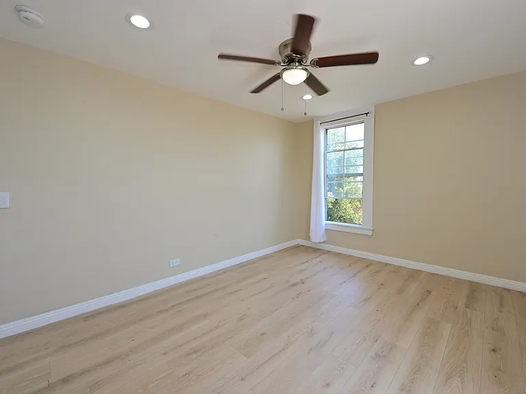 328 E Olive Ave — Photo 12