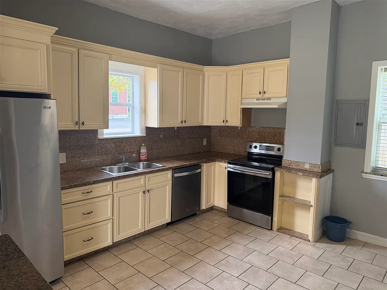3 bed, 1352 sqft, $1,350 — Photo 4