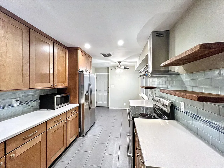 8305 Greenslope Dr — Photo 12