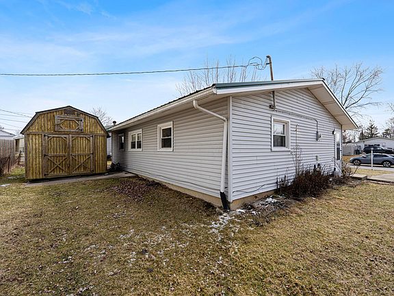 5th image of 100 Valley View Dr