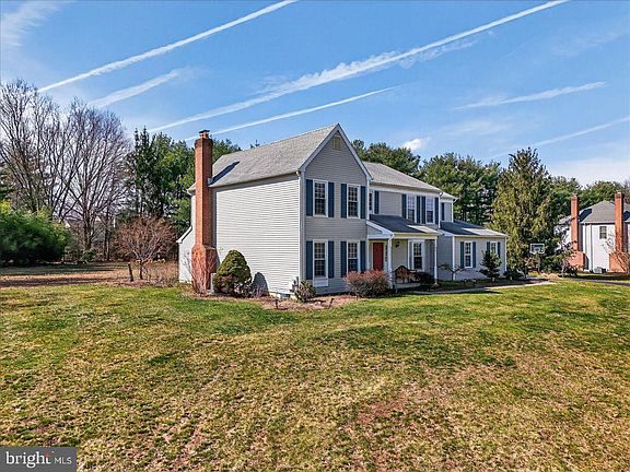 3rd image of 43 Saratoga Dr