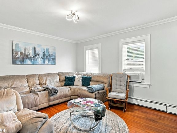 2nd image of 31 Meade St