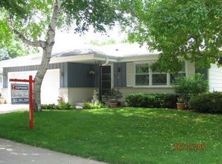 1916 Chapman Dr, Waukesha, WI 53189