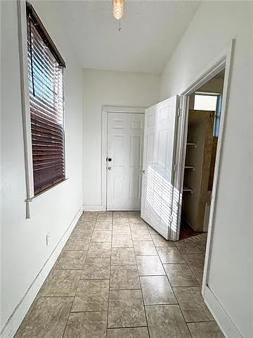 325 S Rendon St — Photo 12