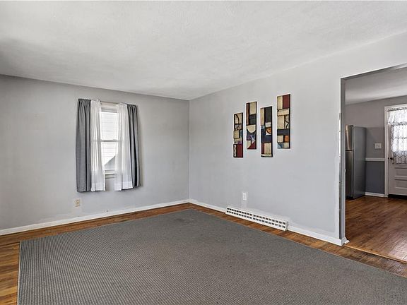 3rd image of 58 Swan St
