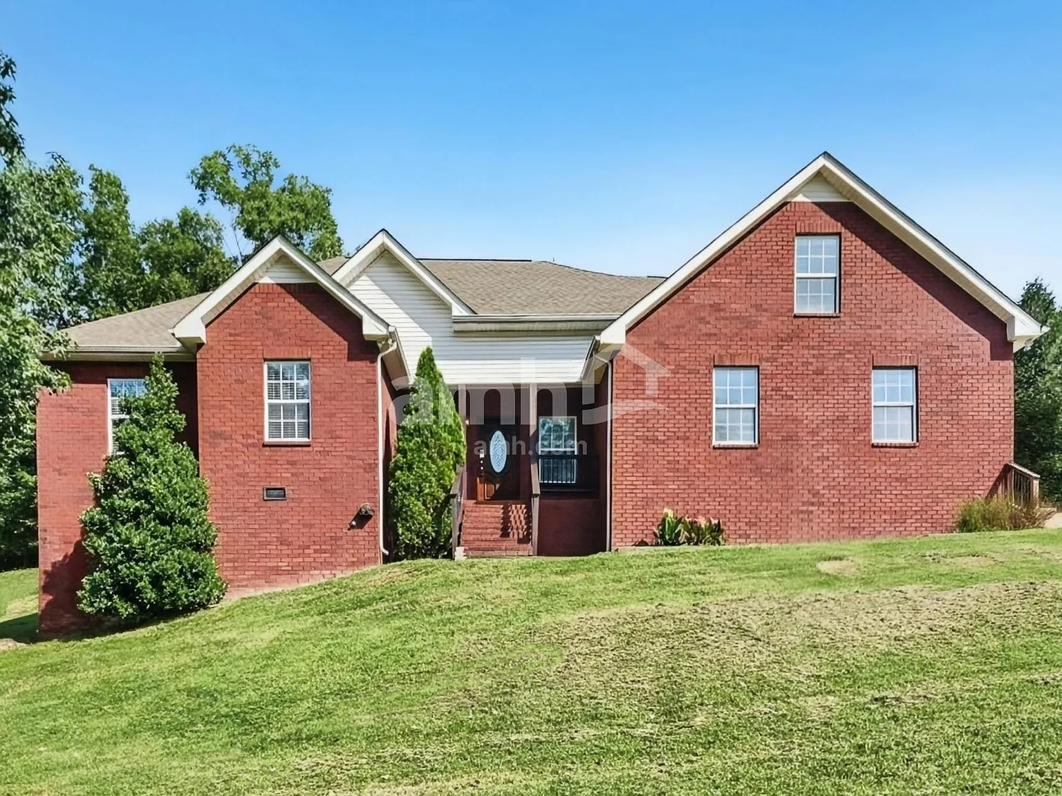 3 bed, 2.0 bath, 2051 sqft, $2,570 — Photo 1