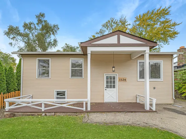 1124 Lotus Dr, Round Lake Beach, IL 60073