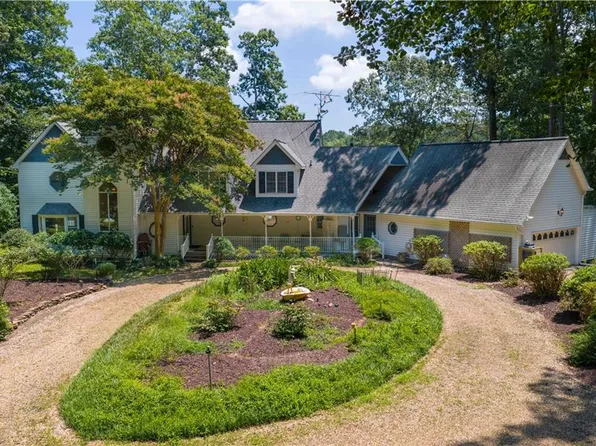 8218 Hell Neck Rd, Gloucester, VA 23061