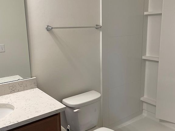 Full bathroom in the first floor