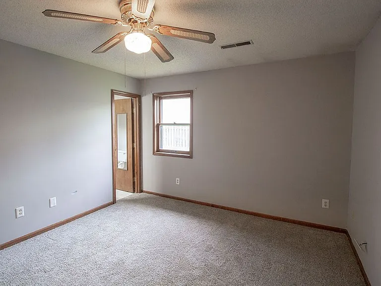 2011 Bridgewater Dr — Photo 20
