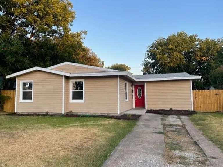 221 Woodbridge Way — Photo 2
