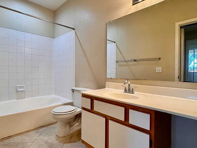 2929 W Yorkshire Dr #2020 — Photo 7