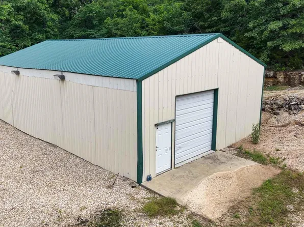 Point Plz, Edwards, MO 65326