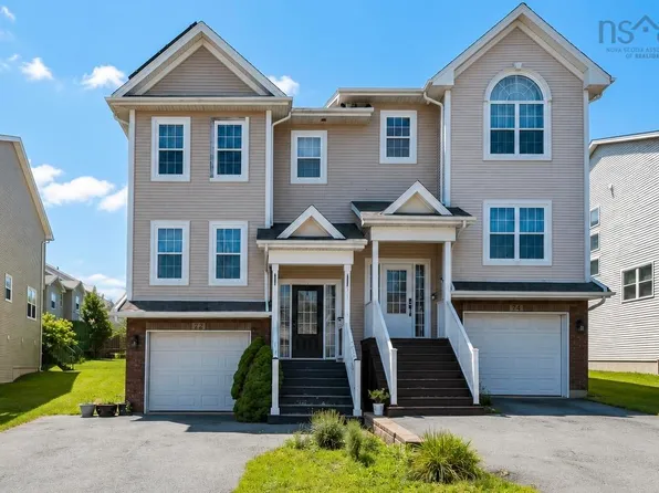 72 Fleetview Dr, Halifax, NS B3M 4W8