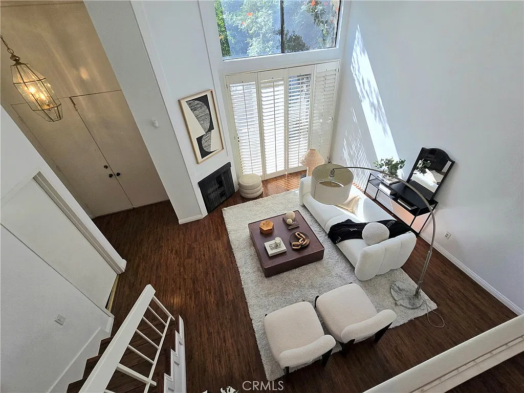 3 bed, 2.5 bath, 1764 sqft, $4,350 — Photo 2