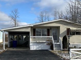 615 Birchwood Dr, Lockport, NY 14094