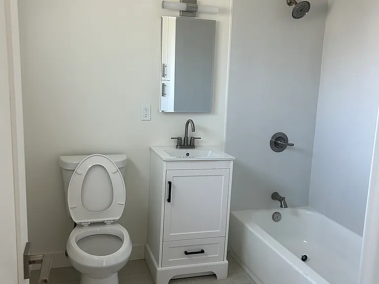 1401 S Standard Ave — Photo 6