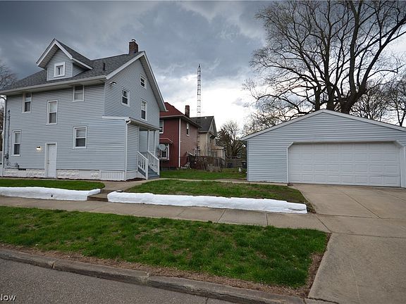 3rd image of 486 Howe St