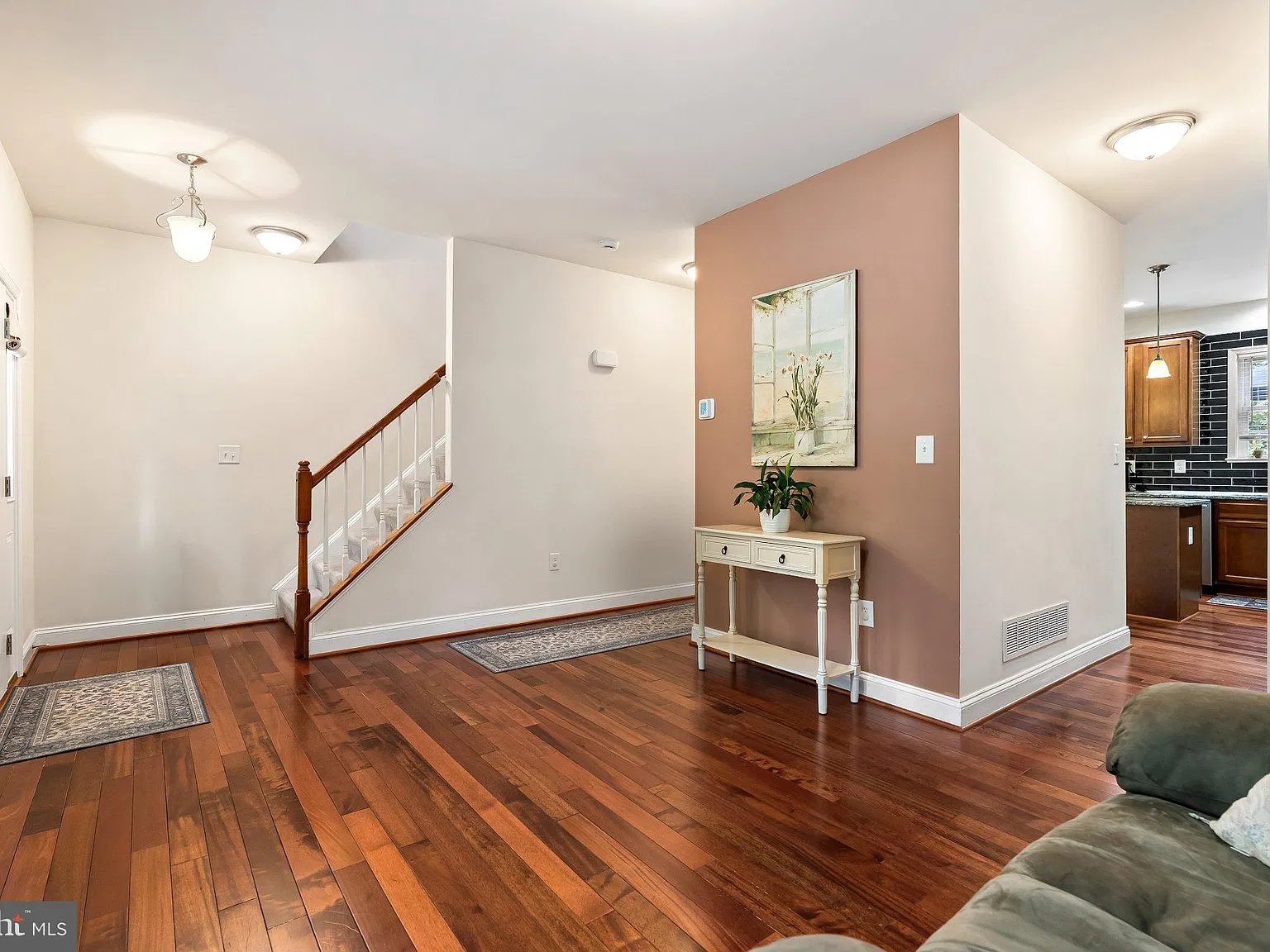 4 bed, 3.5 bath, 2828 sqft, $3,400 — Photo 3