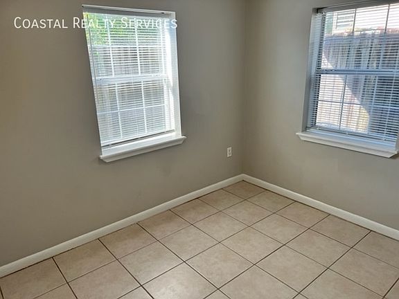 4th image of 27 Kelly Ave NE #B