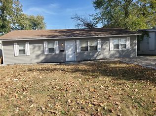 722 Saint Martin Dr, Cahokia, IL 62206