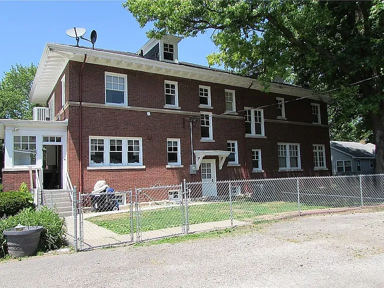 303 S Gray St — Photo 27