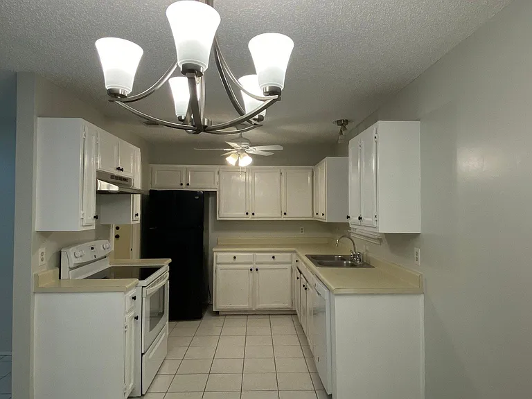 7609 April Ct — Photo 5