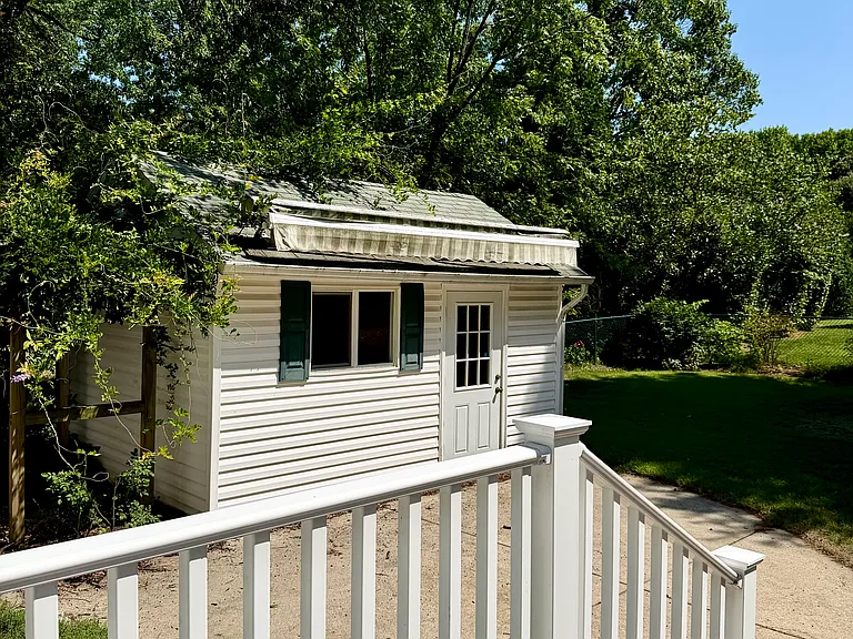 She shed/Man cave