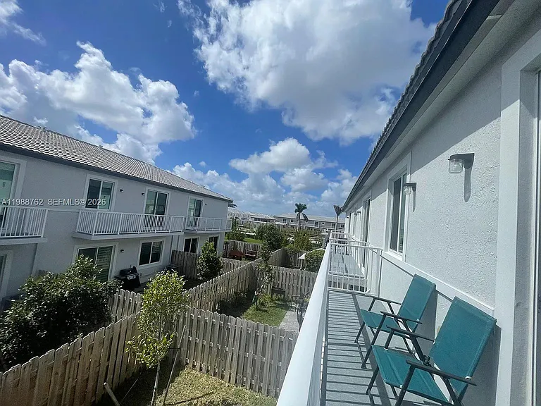 728 SE 14th Ct — Photo 31