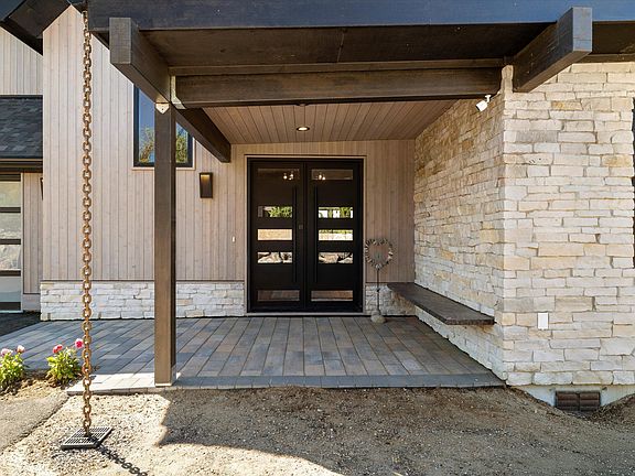 2nd image of 15598 SW Caballo Ct