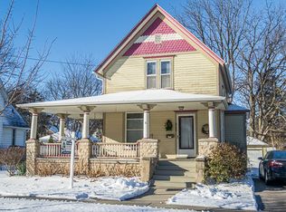 928 Bellevue Ave, Elgin, IL 60120