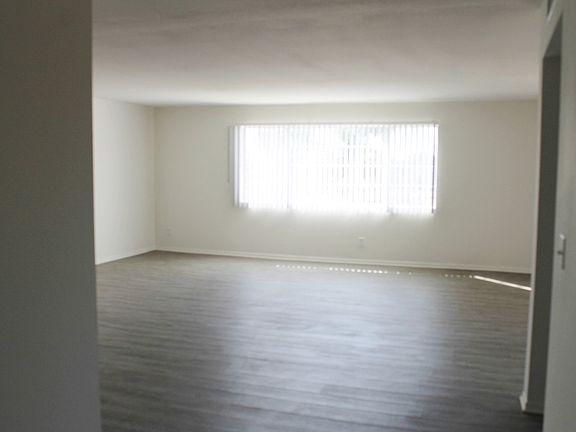 5th image of 4280 Lindblade Dr APT 203