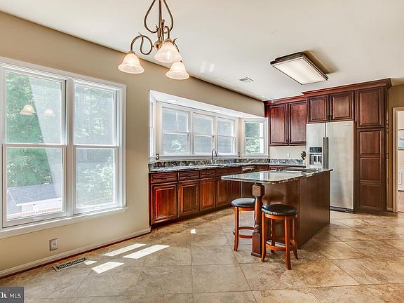 2nd image of 5767 Laurel Glen Ct