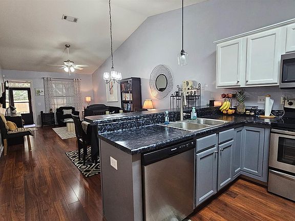 3rd image of 7969 Stonebrook Dr