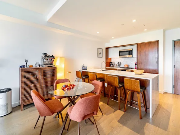 75 Park Lane South image 3 of 10