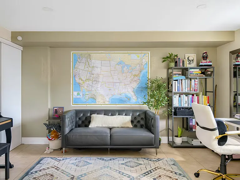 Office/2nd Bedroom