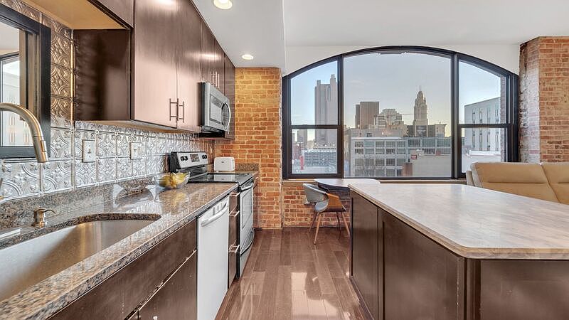 1st image of 78 E Chestnut St APT 502
